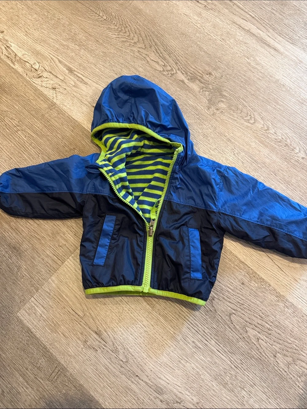 The North Face reversible Blue & Lime Hooded Kids Windbreaker